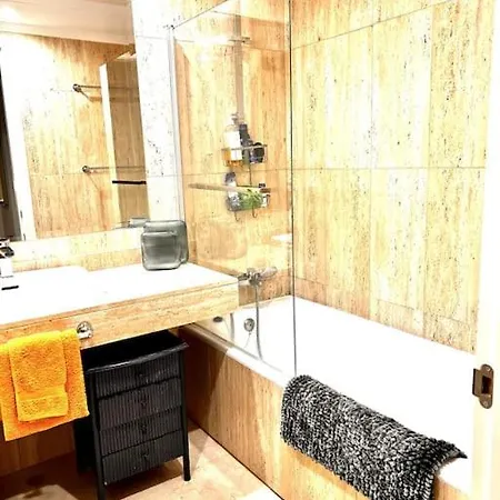 Stylish Reformed 1 Bedroom! *