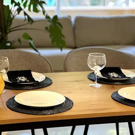 Stylish Reformed 1 Bedroom! Apartment