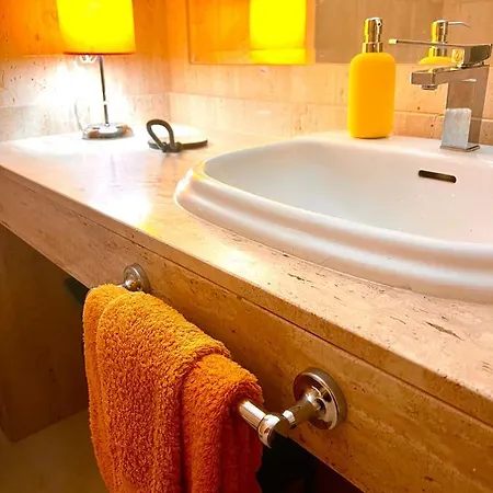 Stylish Reformed 1 Bedroom! Marbella